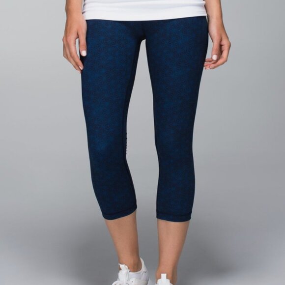 Lululemon Wunder Under Crop, Size 6 Sashico Star Inkwell Rugged Blue - Picture 1 of 8